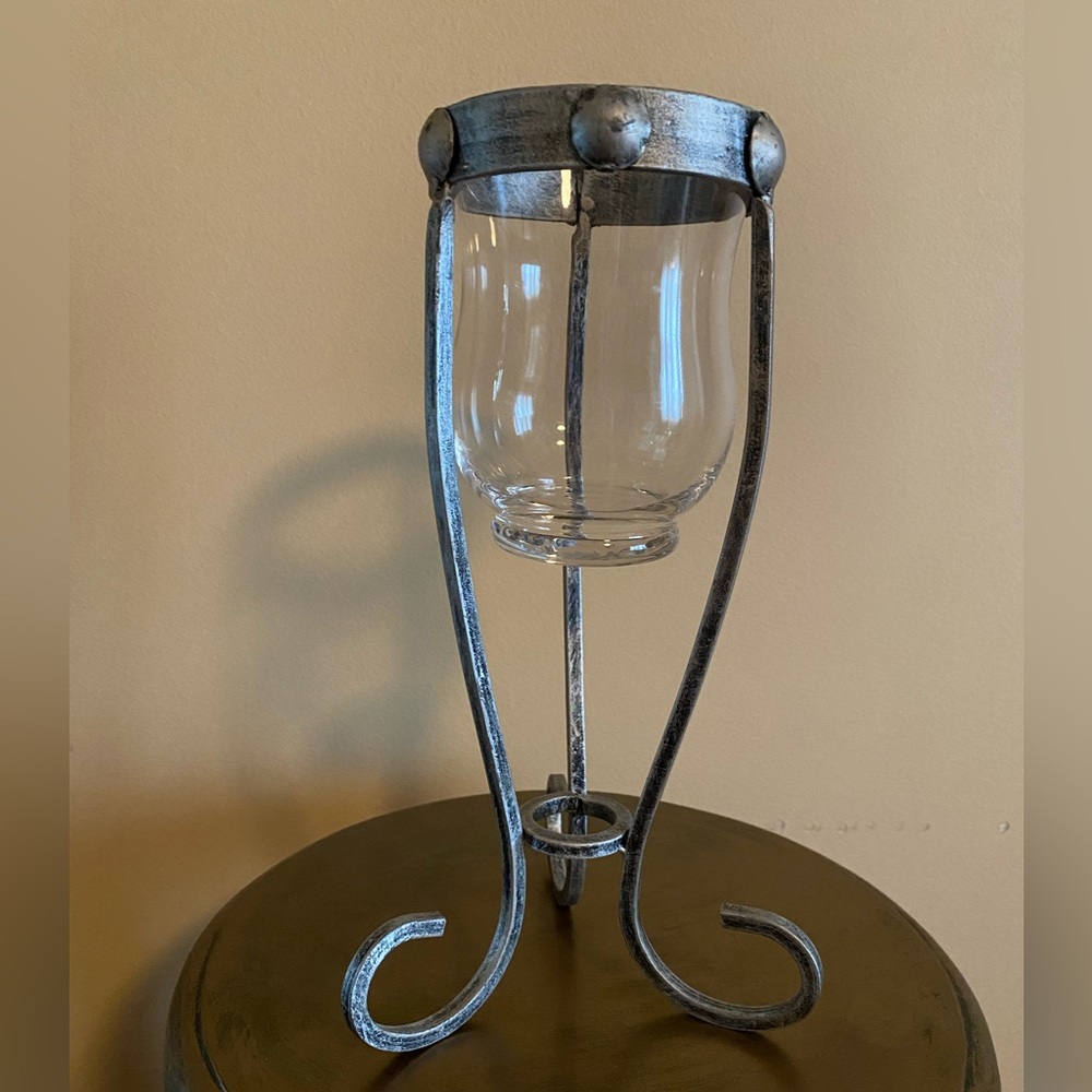 Metal candle holder